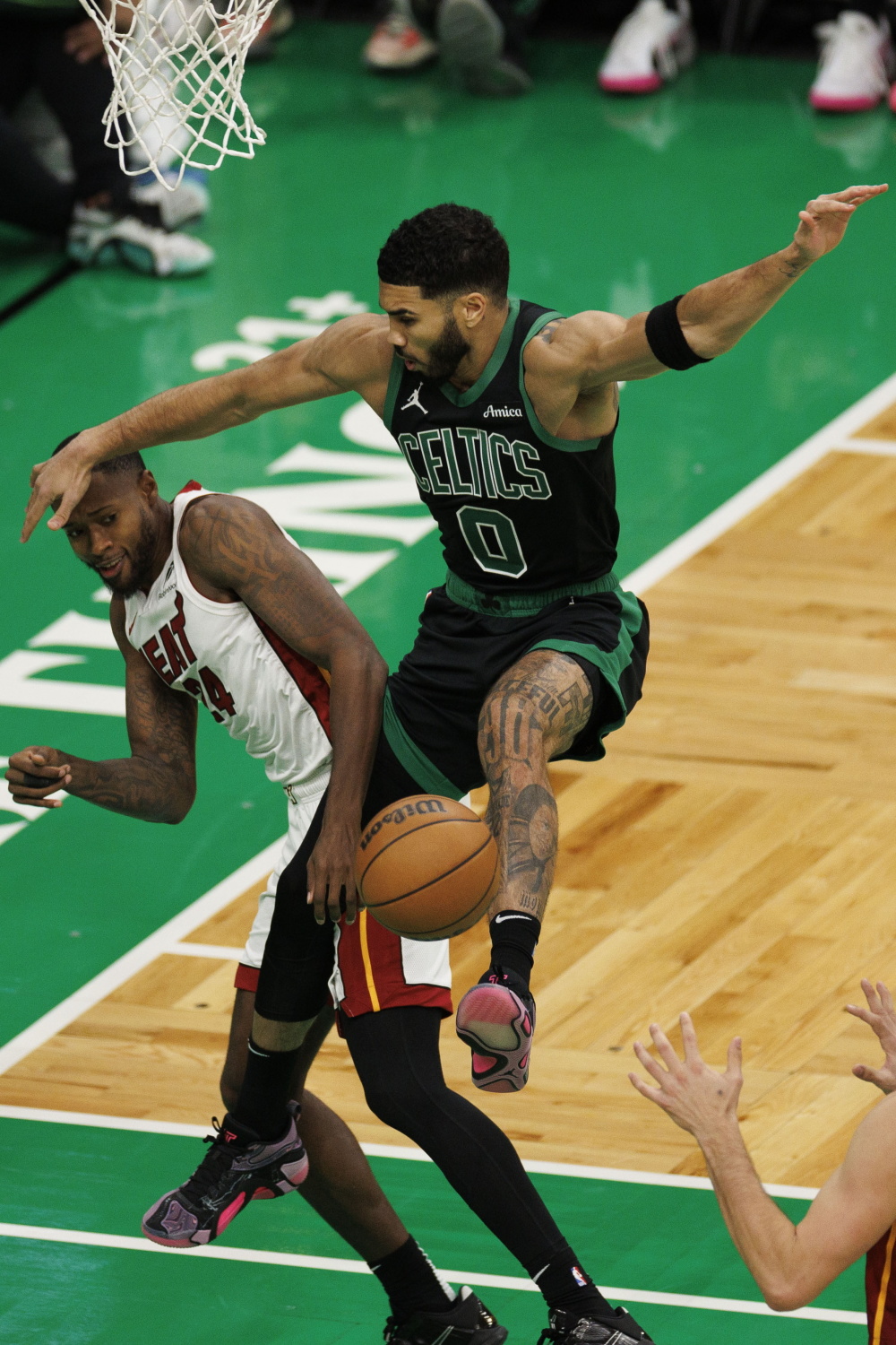 亚博app-关于波士顿凯尔特人发布备战花絮；集结日刷新队史纪录；欧冠任务艰巨；更衣室氛围转暖的信息-亚博app